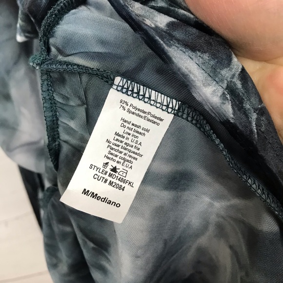 NWT KARLIE VELVET VNECK DRESS - Picture 7 of 9